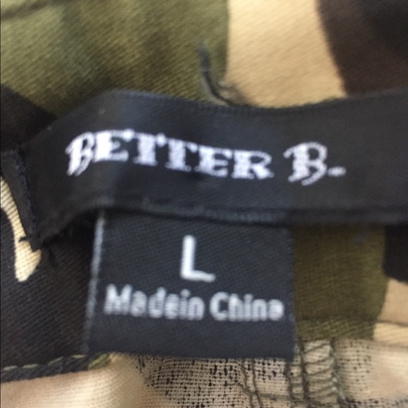 Army Print Pant, fits like a size 6-8 - Picture 5 of 5